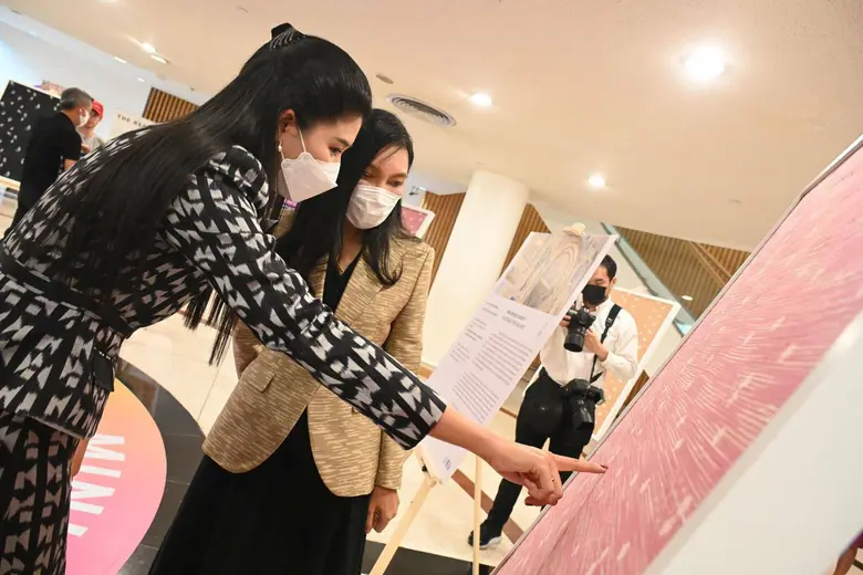 ก.อุตฯ ยกระดับผ้าทออีสานผ่านนิทรรศการ 'มัดทอใจ'เฟส 2 ดึงอัตลักษณ์ออกแบบ "Minimal Style"เพิ่มมูลค่าสูงขึ้นไม่ต่ำกว่าร้อยละ 50