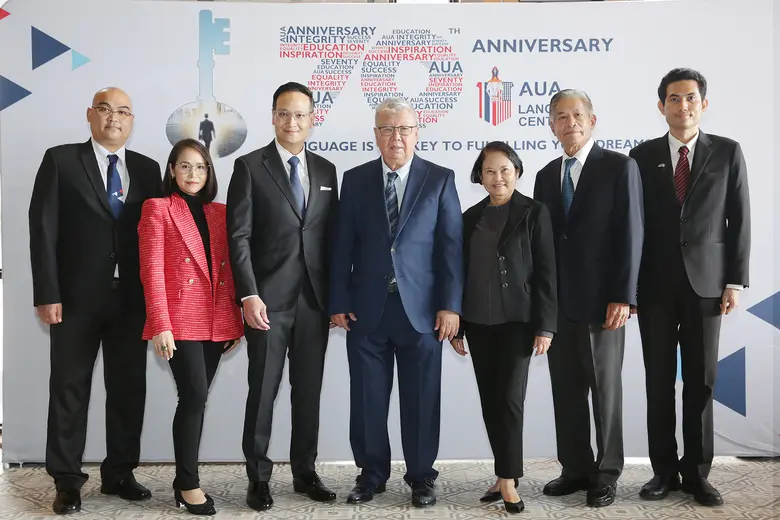 นายประกิต ประทีปะเสน ประธานกรรมการ พร้อมด...