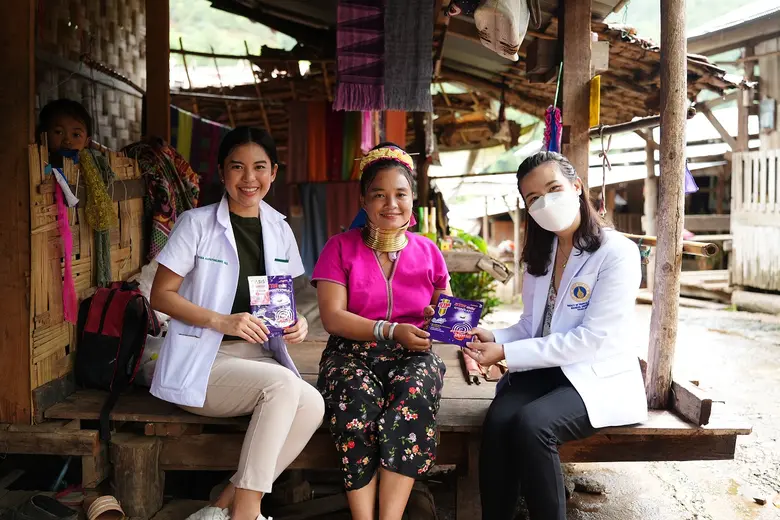 เอิร์ธ ประเทศไทย จัดกิจกรรม "อาทร่วมใจ ไล่ยุงร้าย สู้ภัยไข้เลือดออก"