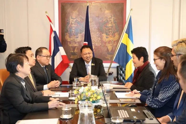 นายสุชาติ ชมกลิ่น รัฐมนตรีว่าการกระทรวงแร...