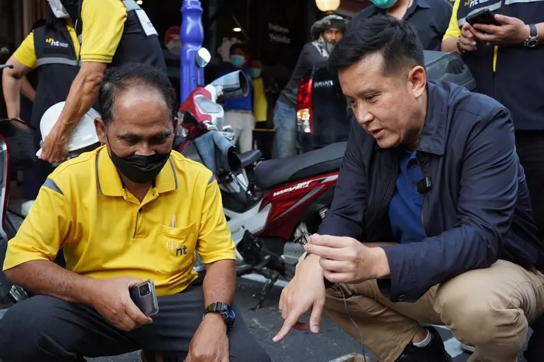 "ชัยวุฒิ" เปิดท่อร้อยสายมุดลงใต้ดิน กลางเ...