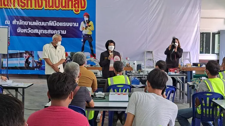 นางสาวอาภากร ว่องเขตกร ผู้ตรวจราชการกรมพั...