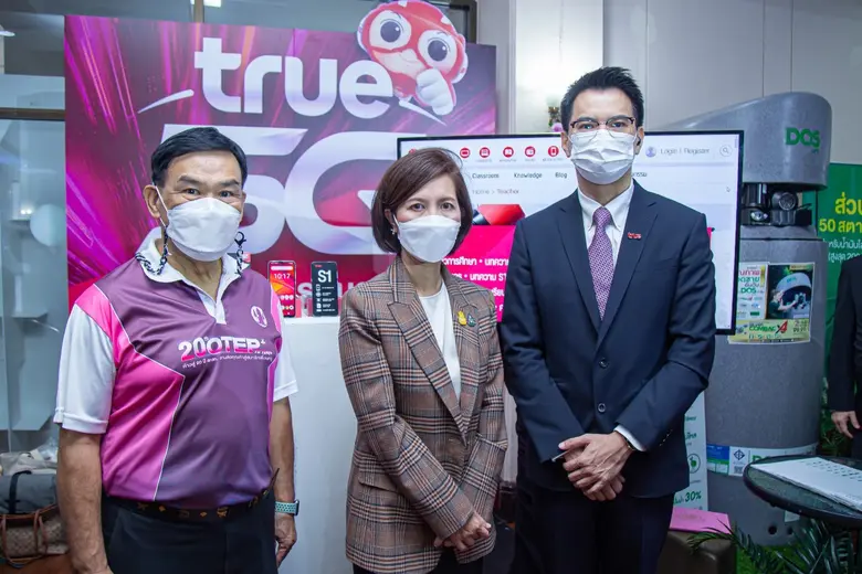 รัฐมนตรีว่าการกระทรวงศึกษาธิการ นางสาวตรี...