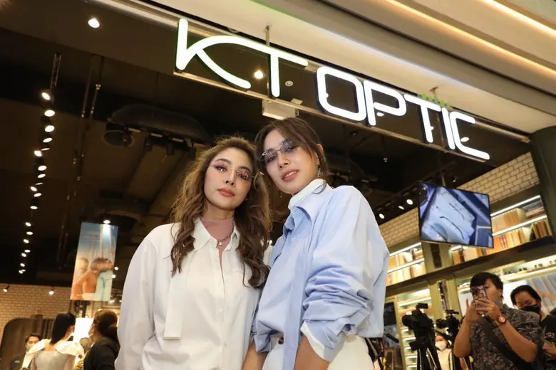 "ฝ้าย-รัก" ร่วมสัมผัสแว่นตาเบาที่สุดในโลก "Silhouette New Collection "TMA - Icon Tinted lens"