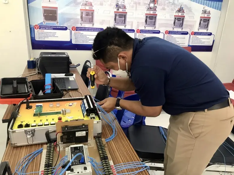 สพร 22 นครศรีธรรมราช ทดสอบมาตรฐานฯ สาขาช่างควบคุมด้วยระบบ PLC