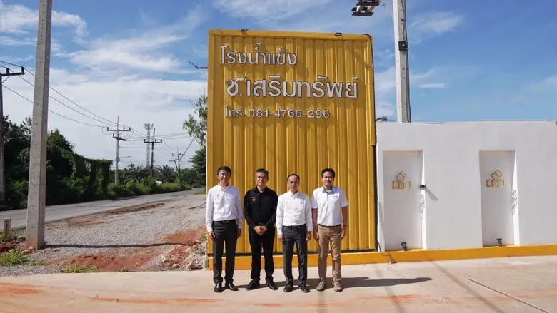 นายพงศ์พล รัตนแสงสรวง (ซ้าย) รองประธานเจ้...