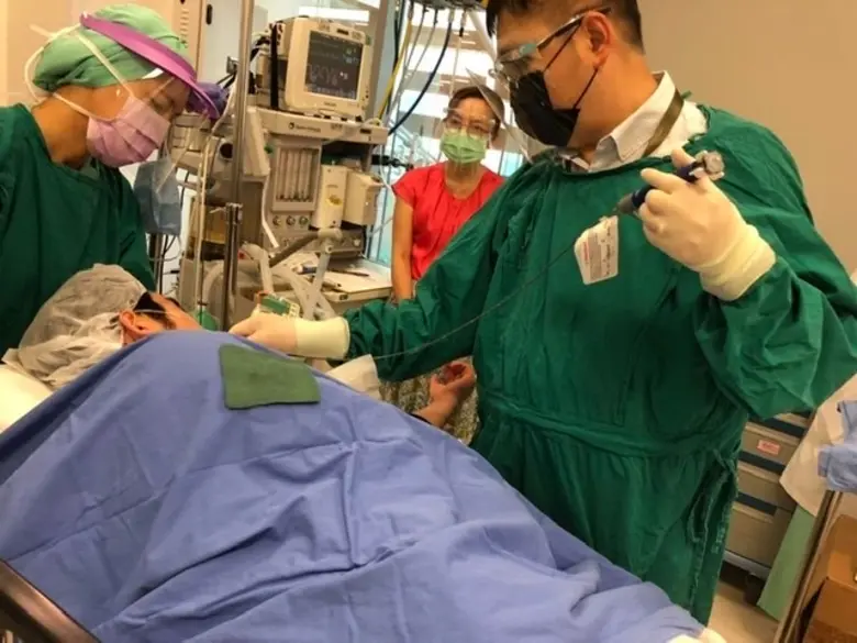 ศ.นพ.สมชาย ลีลากุศลวงศ์ คณะแพทยศาสตร์ศิริราชพยาบาล ม.มหิดล ผู้ก่อตั้งทีมปฏิบัติการแพทย์ระบบทางเดินอาหาร "Bleeding team" และ "Motility Unit" รางวัลมหาวิทยาลัยมหิดล สาขาการบริการ