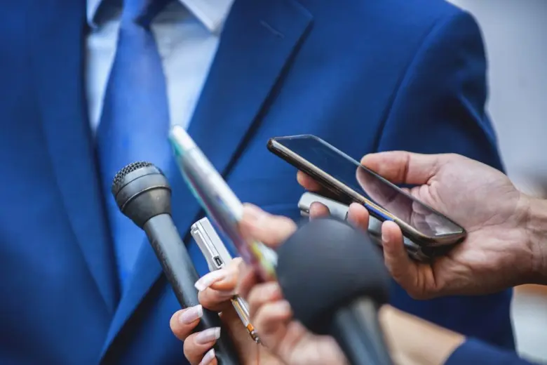 "พูดกับกล้องไม่น่ายากเท่าไหร่นะ""เวลาสื่อ...