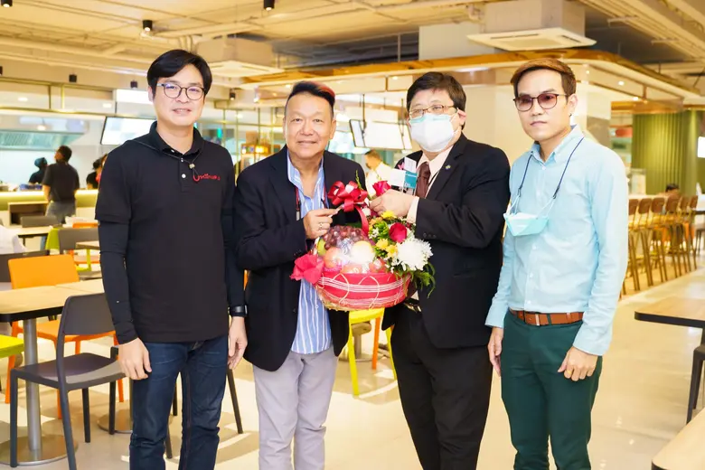 พล.ร.ต.นพ.สุรเชษฐ์ สู่พานิช ผู้อำนวยการโร...