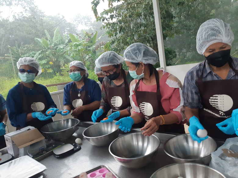 วว. ยกระดับเศรษฐกิจฐานราก จ.จันทบุรีด้วย วทน. ถ่ายทอดเทคโนโลยีพัฒนาผลิตภัณฑ์สปาตาจากไข่ขาวเป็ดอินทรีย์ผง