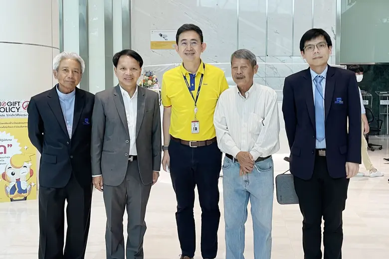 นายเสริมสกุล คล้ายแก้ว (ที่ 2 จากซ้าย) ปร...