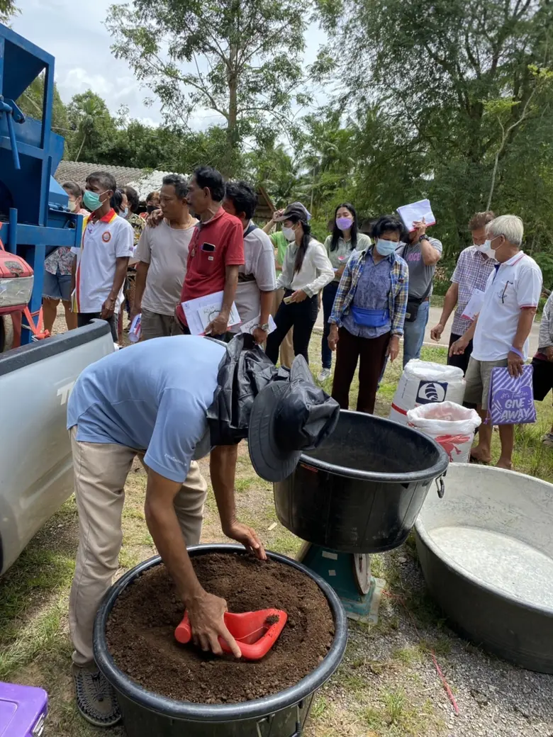 วว. จัดอบรมเชิงปฏิบัติการ "การผลิตปุ๋ยอินทรีย์และปุ๋ยอินทรีย์เคมี" ให้กับเกษตรกรจังหวัดชุมพร