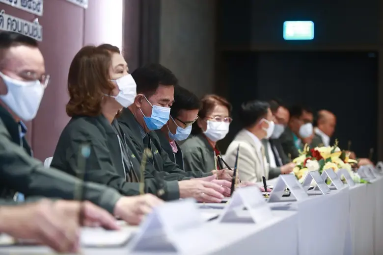 กสศ. ผนึกกำลัง 9 สถาบันผลิตและพัฒนาครู ลงนาม MOU สร้าง 'ครูรัก(ษ์)ถิ่น รุ่น 4' มุ่งผลิต ครูรุ่นใหม่แก้ปัญหาครูโยกย้าย พร้อมสร้างคุณภาพการเรียนรู้เด็กและเยาวชนในพื้นที่ห่างไกล