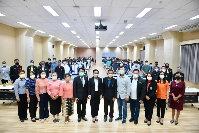 นายสุชาติ ชมกลิ่น รัฐมนตรีว่าการกระทรวงแร...