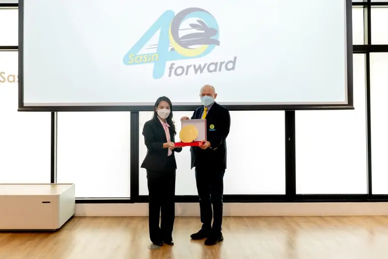 ศาสตราจารย์ ดร. เอียน เฟนวิค ผู้อำนวยการ ...