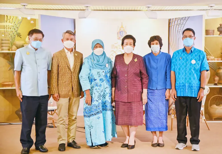 มูลนิธิส่งเสริมศิลปาชีพในสมเด็จพระนางเจ้า...