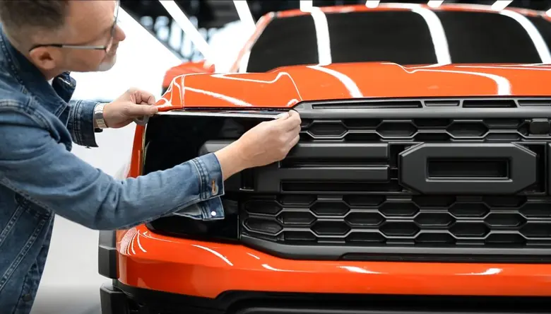 เจาะลึกการออกแบบของฟอร์ด เรนเจอร์ แร็พเตอร์ เจเนอเรชันใหม่ สะท้อนดีเอ็นเอสายพันธุ์แกร่ง ดุดัน ทรงพลังสไตล์แร็พเตอร์