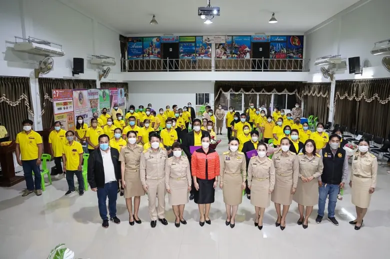 นายสุชาติ ชมกลิ่น รัฐมนตรีว่าการกระทรวงแร...