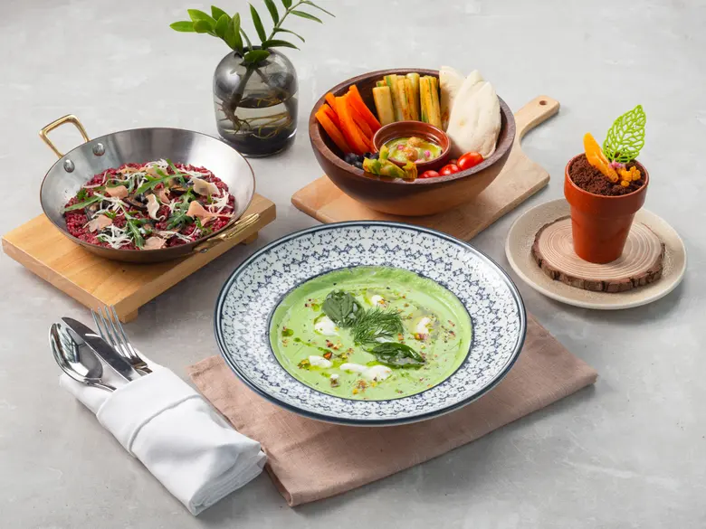 ห้องอาหารล้านนา คิทเช่น (Laan Na Kitchen)...