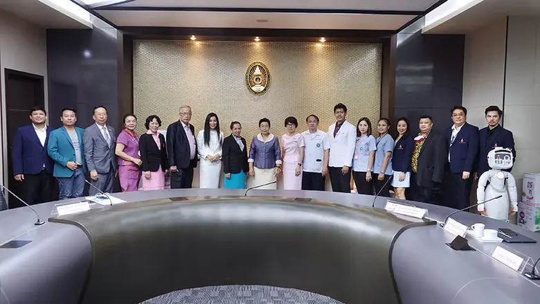 นางสาว อัจฉรินทร์ พัฒนพันธ์ชัย (ที่ 9 จาก...