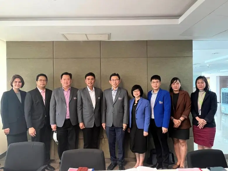 ผศ.ดร.วิรัช เลิศไพฑูรย์พันธ์ รองอธิการบดี...