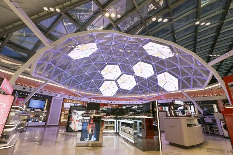 คิง เพาเวอร์ ผู้บริหารร้านค้า ดิวตี้ ฟรี ...