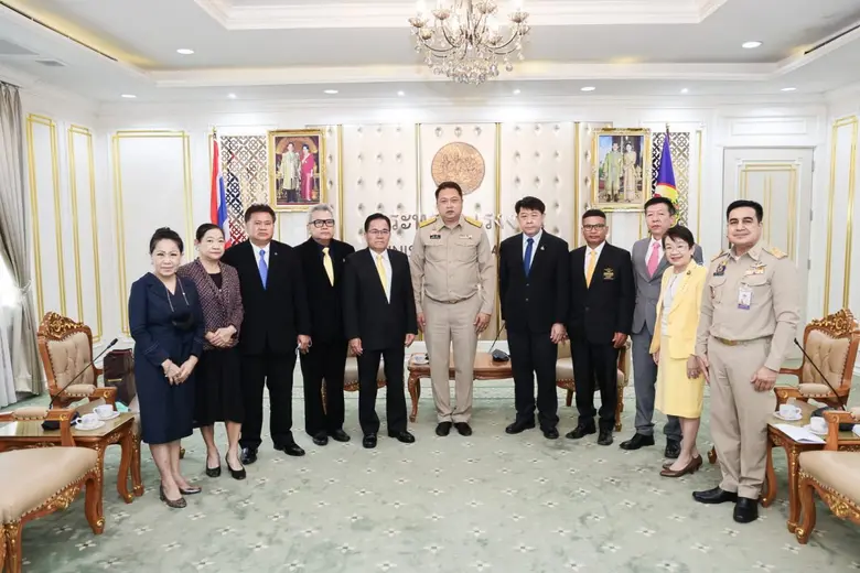 นายสุชาติ ชมกลิ่น รัฐมนตรีว่าการกระทรวงแร...