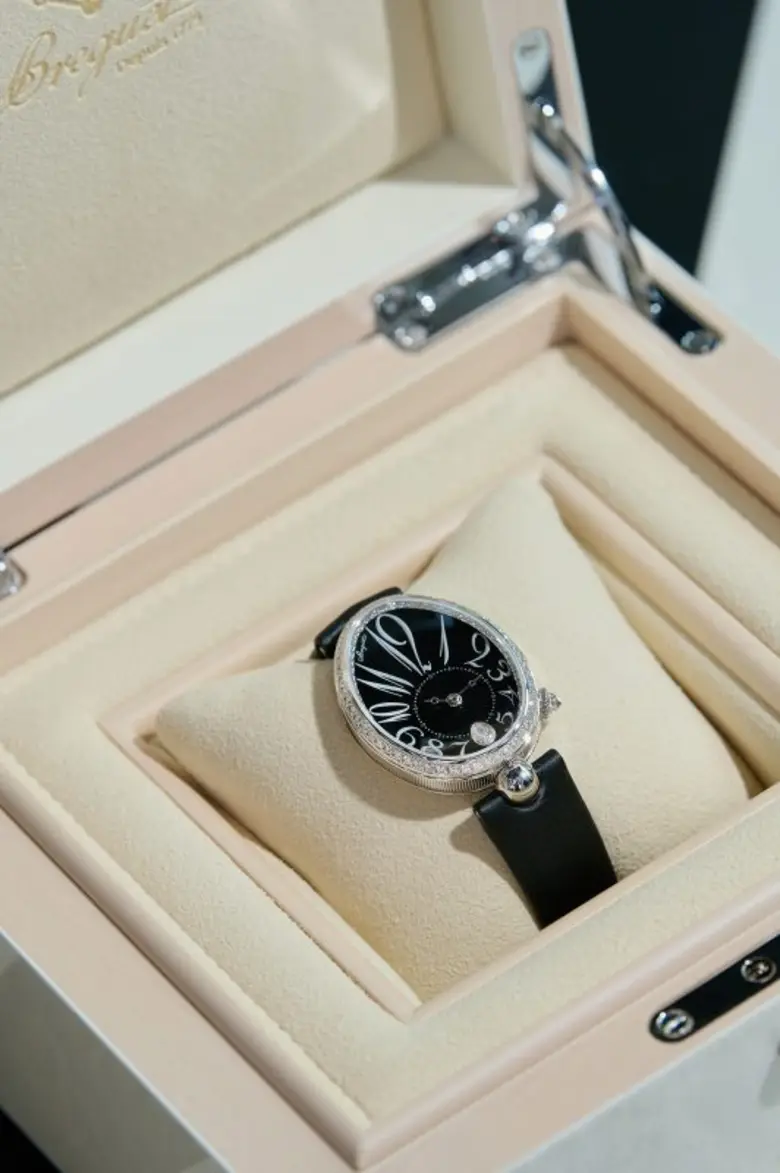 สวยสง่า หรูหรา เลอค่าระดับสิบ! "แอฟ -ทักษอร" นำทัพ เซเลบริตี้สาวสวย อวดโฉมความงาม กับราชินีแห่งเรือนเวลา "Reine de Naples" (แรน เดอ นาปล์) คอลเลคชั่นใหม่