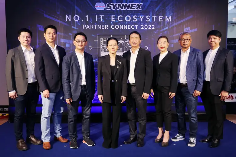 สุธิดา มงคลสุธี (ที่ 4 จากซ้าย) ประธานเจ้...