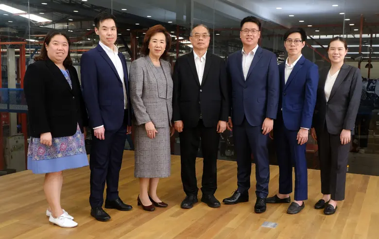 นายการุณย์ สุจิวโรดม (คนกลาง) ประธานกรรมก...