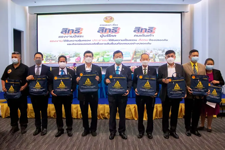 บริษัท ฟอลคอนประกันภัย จำกัด (มหาชน) โดยน...