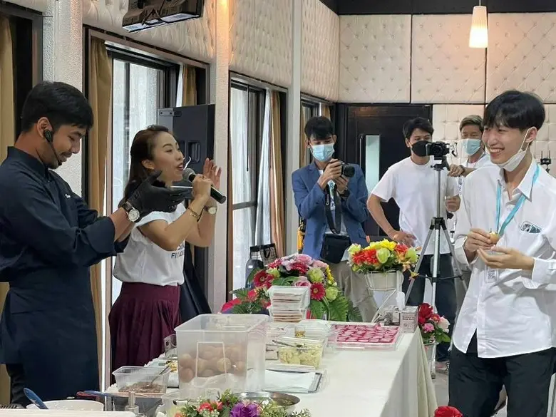 คณาจารย์ พร้อมด้วยนักศึกษาคณะบริหารธุรกิจ...