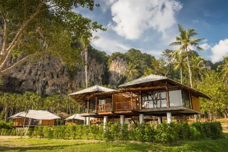 ตื่นตาตื่นใจกับทิวทัศน์และธรรมชาติที่งดงา...