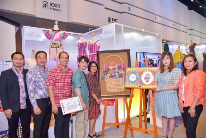 ศิลปกรรม DPU ร่วมอนุรักษ์ผ้าไทย ยกระดับผ้...