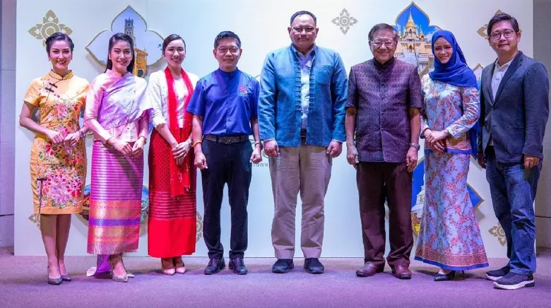 "กนก รัตน์วงศ์สกุล" ยกทีม 4 พิธีกรสาว เปิดตัวรายการ...