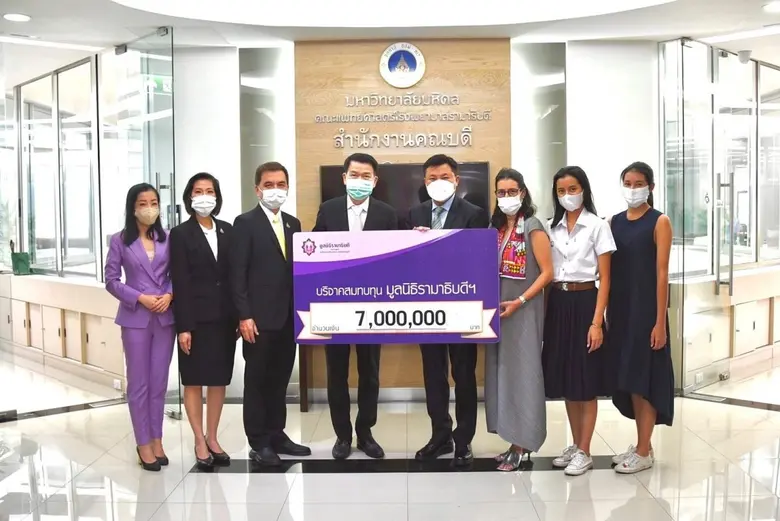 คุณถกลเกียรติ-คุณกณิการ์ วีรวรรณ และบุตรส...