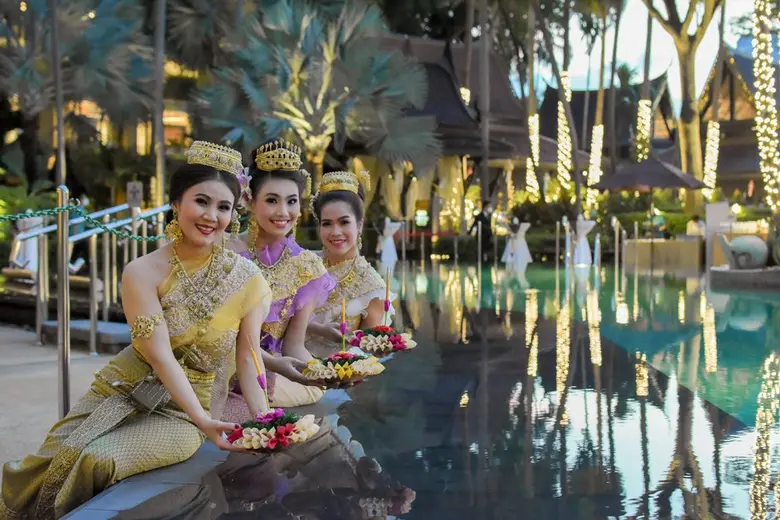 โรงแรมแชงกรี-ลา กรุงเทพฯ ขอเชิญคุณพร้อมครอบครัวและคนที่คุณรักมาร่วมเฉลิมฉลองเทศกาลลอยกระทงประจำปี พ.ศ. 2565 ไปกับค่ำคืนแห่งมนต์เสน่ห์ - 'THE MESMERISING NIGHT'