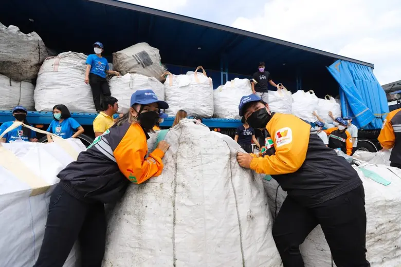 อีจัน ร่วมกับ จิตสาธารณะซีพี ออลล์  Kick Off โครงการ "อีจัน x Green Road x เซเว่น อีเลฟเว่น สร้างถนนพลาสติก รักษ์โลก"