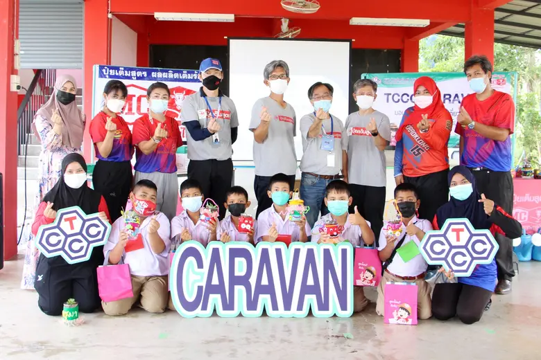 นายทาคาฮิโระ ยามาชิตะ (คนกลาง) ประธานเจ้า...