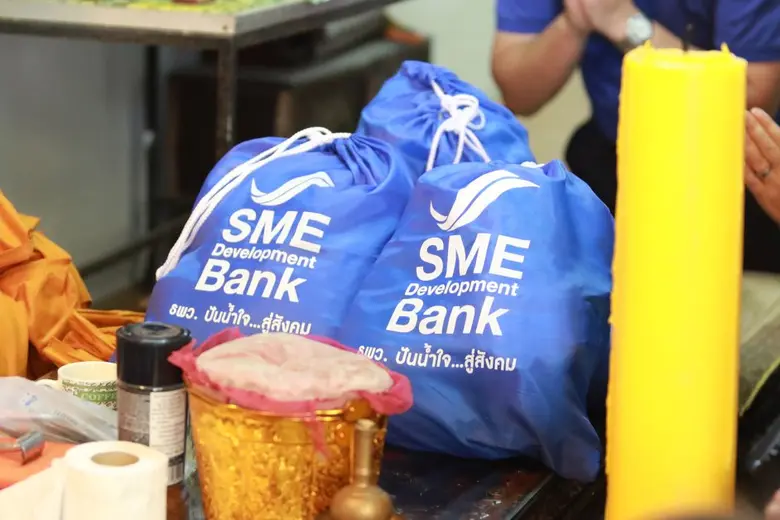 ธพว. ประสานพลังหน่วยงานภาครัฐ-เอกชนลงพื้นที่ จ.นนทบุรี ถวายถุงยังชีพแด่พระภิกษุสงฆ์ วัดสลักเหนือ บรรเทาความเดือดร้อนจากอุทกภัย