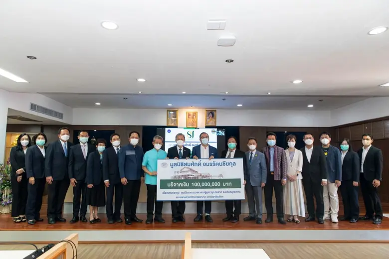 'คุณสมศักดิ์ อมรรัตนชัยกุล' เจ้าของธุรกิจ...