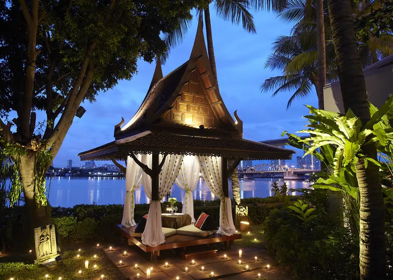 สัมผัสความงดงามของสายน้ำยามค่ำคืนในวันลอยกระทง ที่อนันตรา ริเวอร์ไซด์ กรุงเทพฯ รีสอร์ท