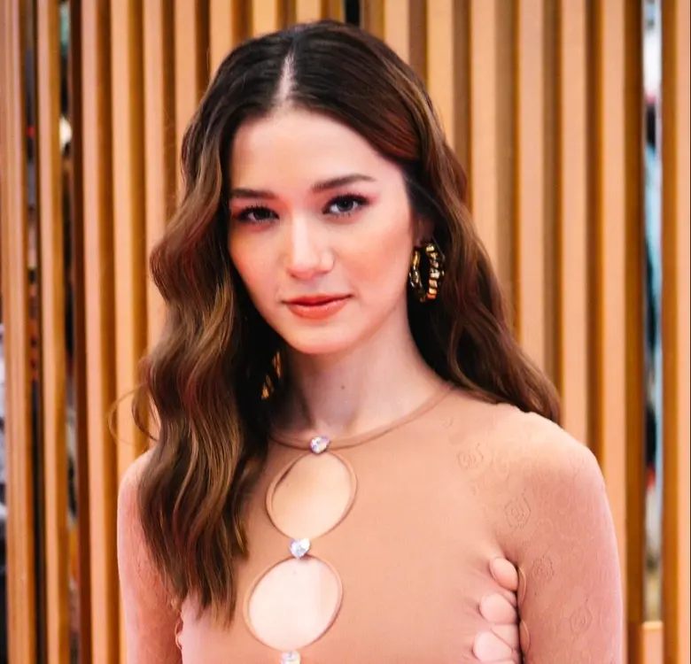 เล่นเอาฮือฮาว่อนโซเชียล เมื่อศิลปินสาวลูก...