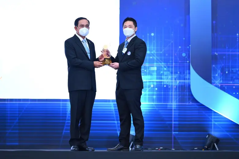 นายเหลียง เฟย เจีย ผู้อำนวยการ โรงงาน ชไน...