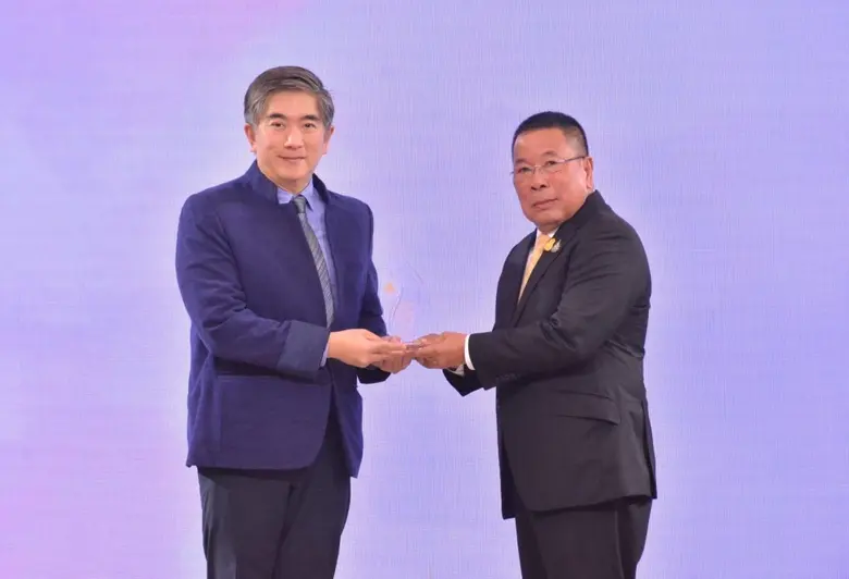 ตลาดหลักทรัพย์แห่งประเทศไทย รับโล่ประกาศเ...