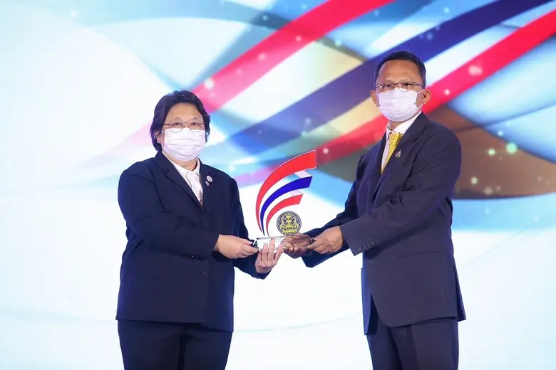 คุณรัตนาวดี เกียรติซิมกุล ผู้อำนวยการกำกั...