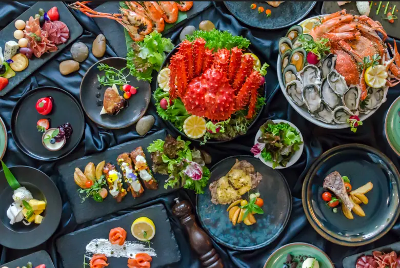 สายบุฟเฟต์ซีฟู้ดมาทางนี้! ห้องอาหารนานาชา...