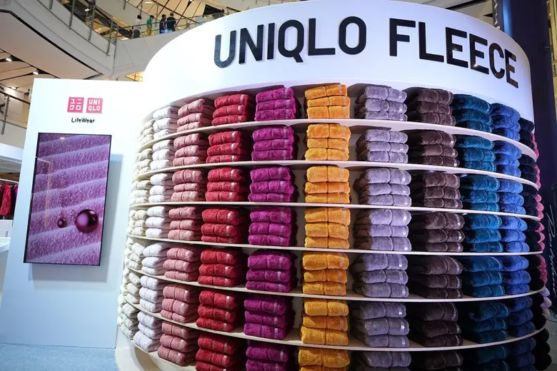 ยูนิโคล่ ชวนสัมผัสความนุ่ม ให้ความอบอุ่นที่คุณคิดถึง ไปกับคอลเลคชันเสื้อผ้าฟลีซ พร้อมเปิดตัวภาพยนตร์โฆษณาครั้งแรกของเสื้อฟลีซ ร่วมด้วยญาญ่า - อุรัสยา มาชวนกอดความนุ่มให้หายหนาว