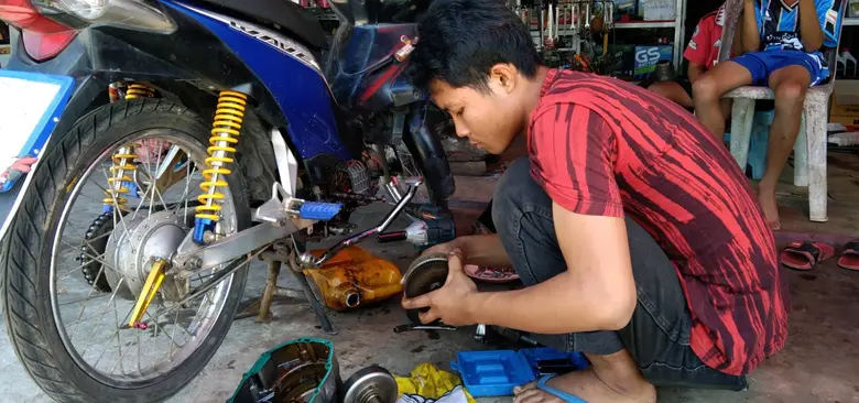 สนพ.หนองคาย เข้าเยี่ยมให้กำลังใจ และติดตามผลการมีงานทำ "โครงการเพิ่มทักษะด้านอาชีพแก่เด็กนักเรียนที่ไม่ได้เรียนต่อหลังจบการศึกษาภาคบังคับ" ของจังหวัดหนองคาย