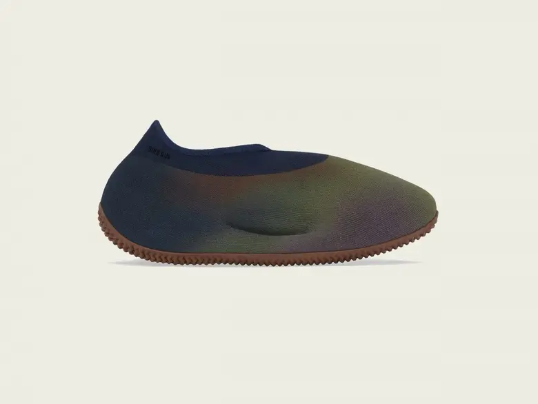 YZY KNIT RNR FADE INDIGO โดดเด่นด้วยส่วนอ...